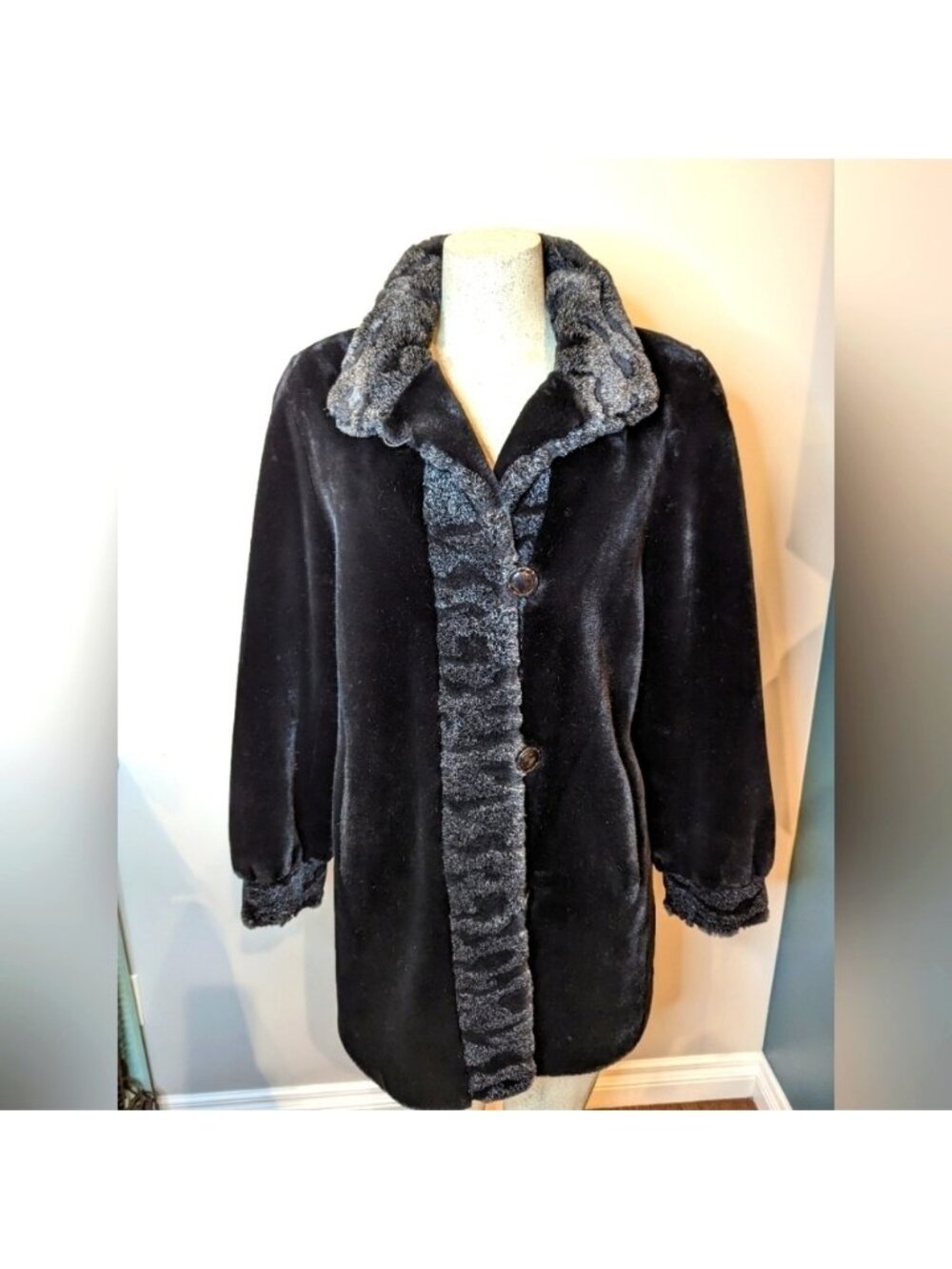 NOVELTI Black Modacrylic Luxury Cuddly Soft Faux Fur Coat. Size 5/6 P - Picture 1 of 12